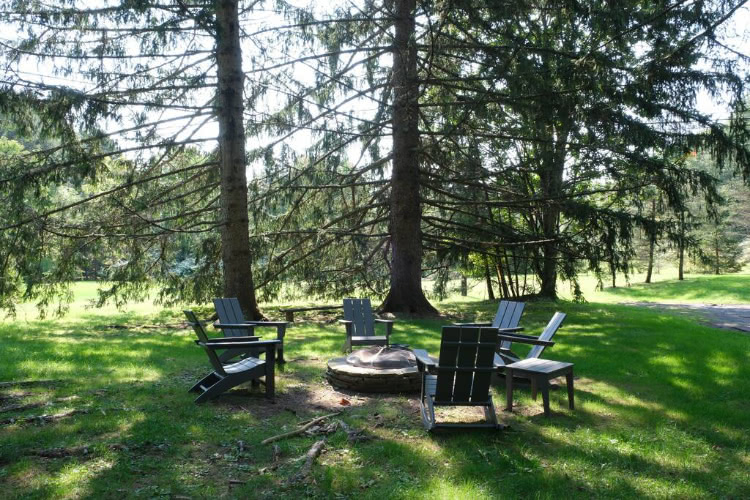 Outdoor firepit seating